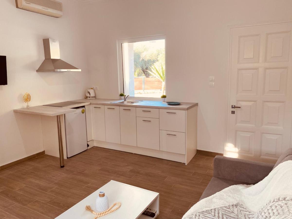 Louvros Luxury Suites ذيسْخا المظهر الخارجي الصورة